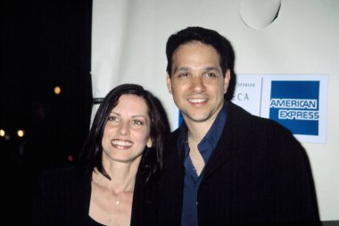 Ralph Macchio ve eşi Tribeca Film Festivali 'nde, NY 5/9/2003, CJ Contino tarafından