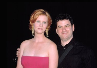 Cynthia Nixon ve Danny Moses sex & The City prömiyerinde, NY 7/16/2002, CJ Contino tarafından