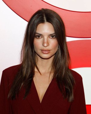 Emily Ratajkowski 2 yıllık #Revolveawards-Revolve Awards, Palms Casino Resort, Las Vegas, NV 9 Kasım 2018 için gelenler. Fotoğraf: ja/Everett Collection