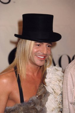 John Galliano VH1/Vogue moda Ödülleri, NYC, 10/19/01