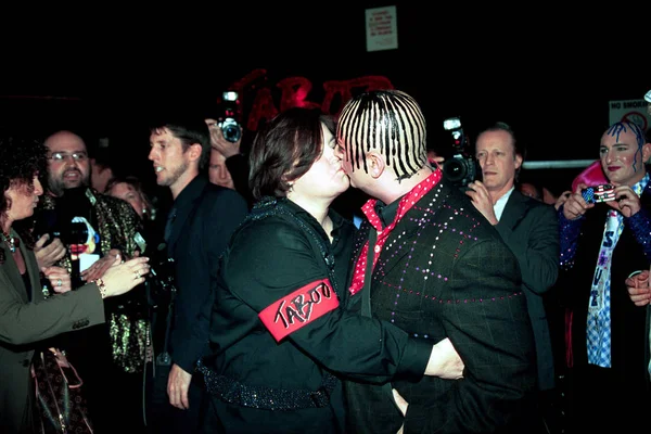 Rosie Donnell และ Boy George ดบรอดเวย ของ Taboo 2003 ายภาพโดย — ภาพถ่ายสต็อก