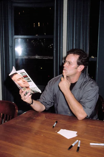 Bruce Campbell Firma Libros Barnes Noble 2002 — Foto de Stock