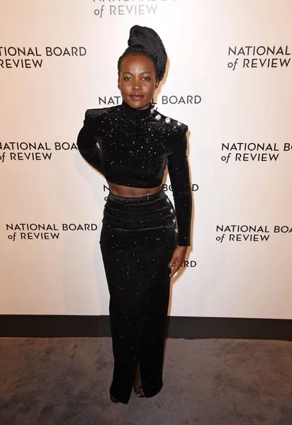 Lupita Nyong Vestindo Balmain Chegadas Para National Board Review Awards — Fotografia de Stock