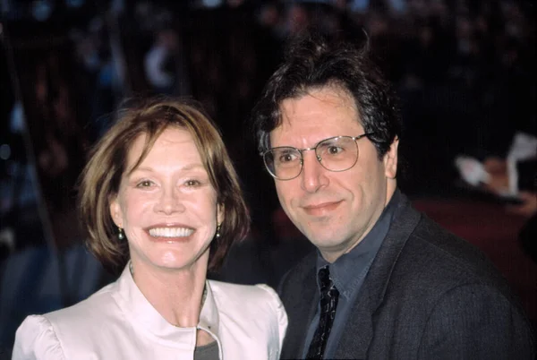 Mary Tyler Moore Marido Estreno Runs Family 2003 Por Contino — Foto de Stock