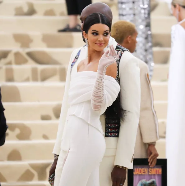 Kendall Jenner Chegadas Para Corpos Celestiais Moda Imaginação Católica Met — Fotografia de Stock