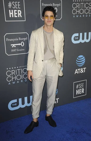 Darren Criss Przy Przyjazdów Rocznych Krytyków Choice Awards Barker Hangar — Zdjęcie stockowe