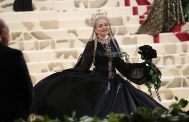 Madonna (Jean Paul Gaultier giyen) Heavenly organları için gelenler: moda ve Katolik hayal met Gala Kostüm Enstitüsü yıllık yararı-Bölüm 1, Metropolitan Museum of Art, New York, NY Mayıs 7, 2018. Fotoğraf: Rob kim/Everett Collection