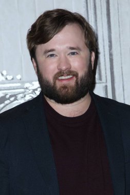 Haley Joel Osment Aol Build Serisi Ünlü Candids için içinde - Thu, Aol Build Serisi, New York, Ny Ocak 10, 2019 
