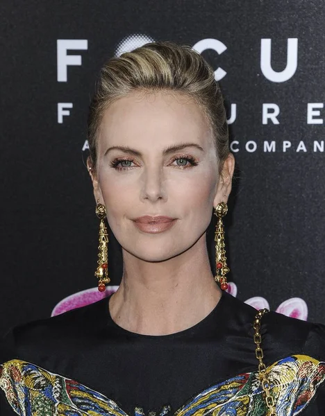 Charlize Theron Las Llegadas Para Tully Premiere Regal Live Stadium — Foto de Stock