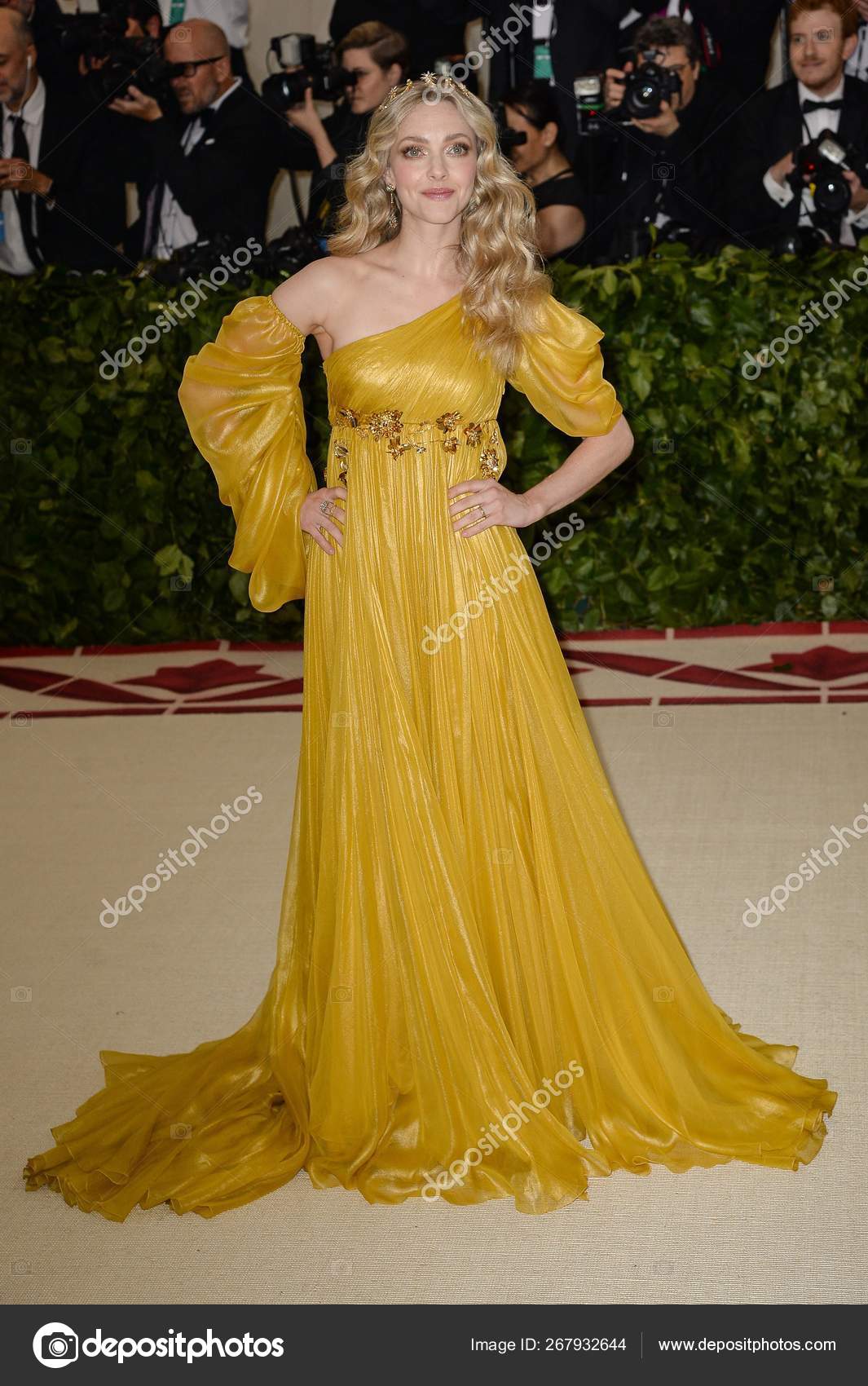 Amanda Seyfried Prada Stern Jewelry Arrivals Heavenly Bodies