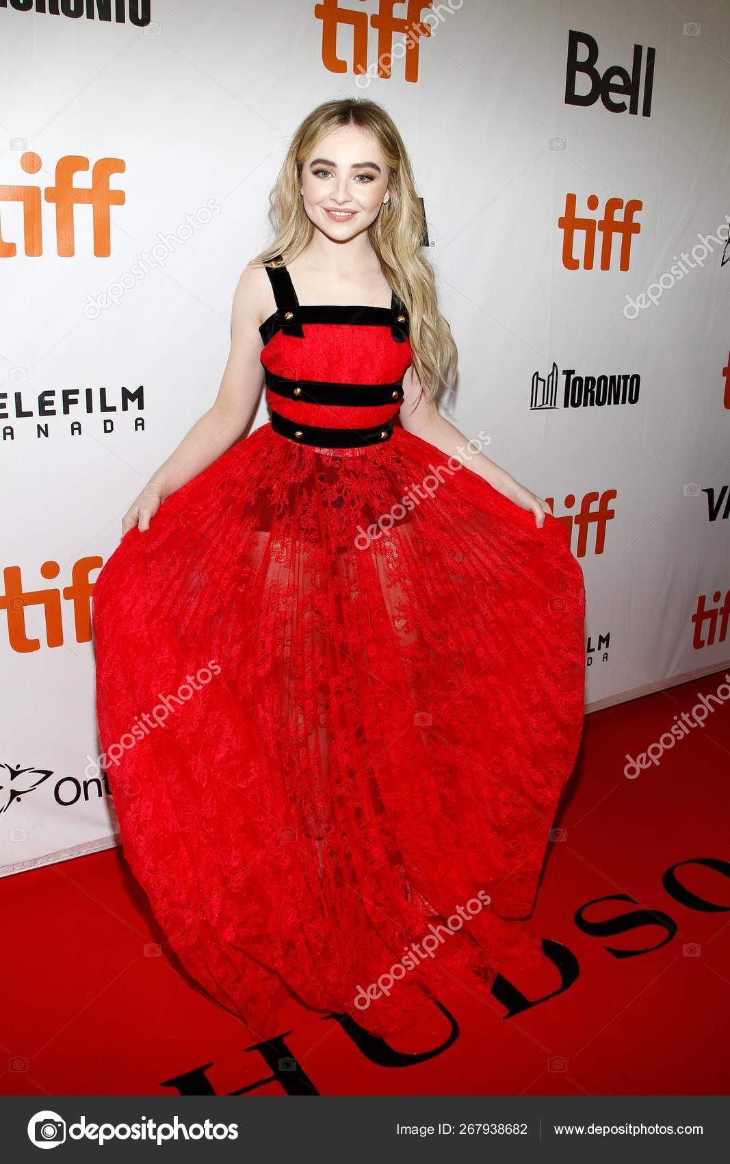 Sabrina Carpenter Llega Hate Give Gala Premiere Festival