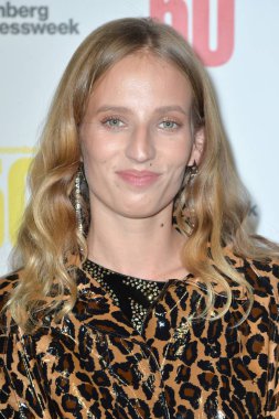 Petra Collins Bloomberg 50 için gelenler-simgeler ve yenilikçi kim 2018 yılında Global Iş değiştirildi, Cipriani 25 Broadway, New York, NY Aralık 10, 2018. Fotoğraf: Kristin Callahan/Everett Collection