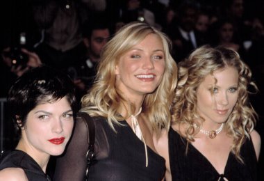 Selma Blair, Cameron Diaz, Christina Applegate en tatlı şey prömiyeri, NY 4/8/2002, CJ Contino tarafından