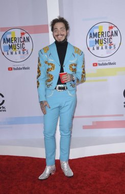 Post Malone 2018 Amerikan Müzik Ödülleri için gelenler - Arrivals 1, Microsoft Theater, Los Angeles, Ca 9 Ekim 2018. Fotoğraf: Elizabeth Goodenough / Everett Koleksiyonu