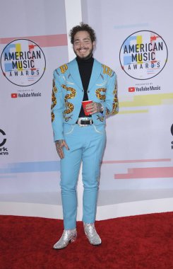 Post Malone at arrivals for 2018 American Music Awards - Arrivals 1, Microsoft Theater, Los Angeles, CA October 9, 2018. Photo By: Elizabeth Goodenough/Everett Collection