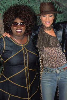 Angie Stone ve Alicia Keys 2001 Billboard Ödülleri'nde, Las Vegas, Nv, 11/29/2001, Robert Hepler tarafından