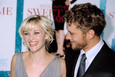 Reese Witherspoon ve Ryan Phillippe Sweet Home Alabama prömiyerinde, NY 9/23/2002, CJ Contino tarafından