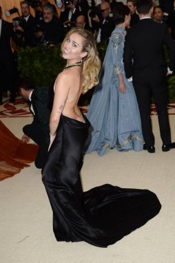 Miley Cyrus (Stella McCartney giyen) Heavenly organları için gelenler: moda ve Katolik hayal met Gala Kostüm Enstitüsü yıllık yararı-Part 3, Metropolitan Müzesi Sanat, New York, NY Mayıs 7, 2018. Fotoğraf: Kristin Callahan/Everett 