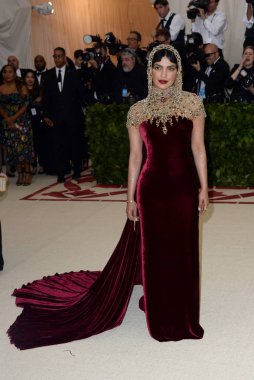 Priyanka Chopra (Ralph Lauren giyen) Heavenly organları için gelenler: moda ve Katolik hayal met Gala Kostüm Enstitüsü yıllık yararı-Bölüm 3, Metropolitan Museum of Art, New York, NY Mayıs 7, 2018. Fotoğraf: Kristin Callahan/Everett 