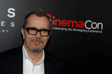 Gary Oldman odak özellikleri için gelenler kutluyor 15 yıl ve bir parlak gelecek Cinemacon 2017 de, Octavius Ballroom Caesars Sarayı, New York, NY Mart 29, 2017. Fotoğraf: ja/Everett Collection
