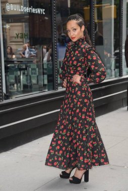 Ruth Negga (bir Michael Kors elbise giyiyor) dışarı ve hakkında Celebrity candids için-Wed, New York, NY Haziran 20, 2018. Fotoğraf: Kristin Callahan/Everett Collection