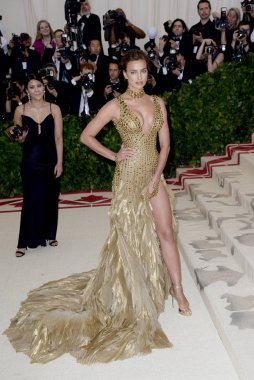 Gigi hadid met gala 2018 good dress