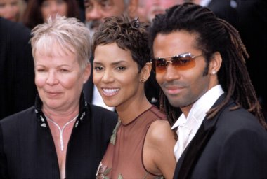 Halle Berry ile annesi ve kocası Eric Benet Academy Awards, 3/24/2002, La, CA, Robert Hepler.
