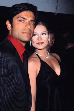 Kelly Ripa ve Mark Consuelos gün Emmy Ödülleri, NYC, 5/18/2001, CJ Contino tarafından.