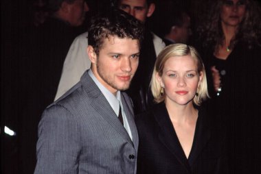 Reese Witherspoon ve Ryan Phillippe Gosford Park prömiyerinde, 12/03/2001, NYC, CJ Contino tarafından.