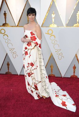 Paz Vega (bir Christopher bu elbisesi giyen) 90 Akademi Ödülleri için gelenler-gelenler, Hollywood ve Highland Center 'da Dolby Theatre, Los Angeles, CA Mart 4, 2018. Fotoğraf: Elizabeth Goodenough/Everett Collection