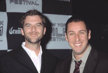 Paul Thomas Anderson (yönetmen) ve Adam Sandler Punch Drunk Love galasında, Ny 10/5/2002, Cj Contino tarafından