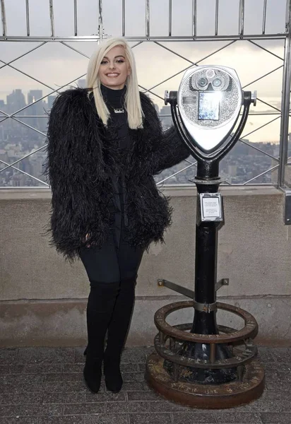 Bebe Rexha Lors Une Apparition Publique Pour Bebe Rexha Visite — Photo