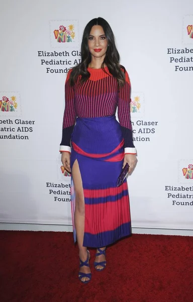 Olivia Munn Llega Elizabeth Glaser Pediatric Aids Foundation — Foto de Stock