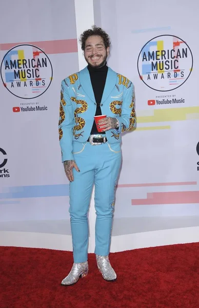 Post Malone 2018 Amerikan Müzik Ödülleri için gelenler - Arrivals 1, Microsoft Theater, Los Angeles, Ca 9 Ekim 2018. Fotoğraf: Elizabeth Goodenough / Everett Koleksiyonu