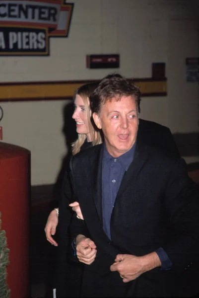 麦卡特尼和希瑟 米尔斯在大赦国际媒体聚光灯奖 2002年 — 图库照片