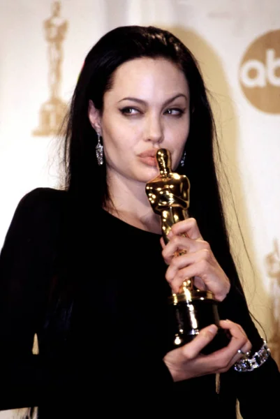 Angelina Jolie Megcsókolta Oscar Díjat Girl Megszakított Március 2000 — Stock Fotó