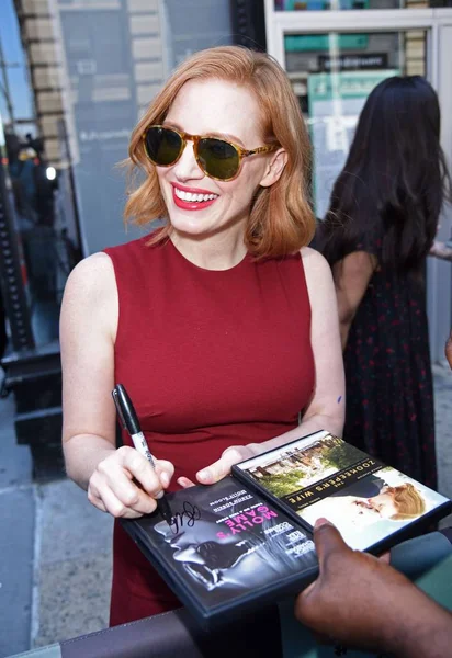 Jessica Chastain Vista Build Series Para Promover Woman Walks Ahead — Fotografia de Stock