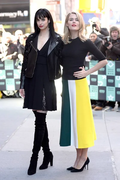 Krysten Ritter Rachael Taylor Out Celebrity Candids Tue New York — Stock Photo, Image