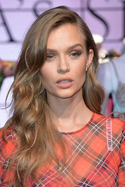 Josephine Skriver Store Appearance Victoria Secret Angels Celebrate 2018 Victorias — Stock Photo, Image