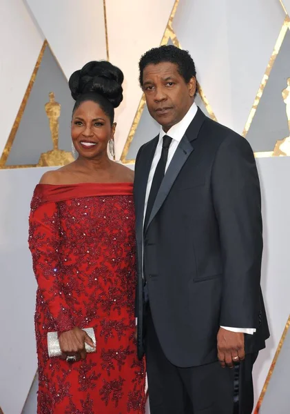 Denzel Washington Pauletta Washington Aux Arrivées Pour Les 89E Oscars — Photo