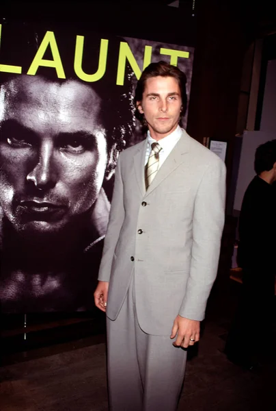 Christian Bale Wearing Armani Suit Celebrating Flaunt Magazine Cover — Stock Photo, Image