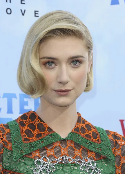 Elizabeth Debicki Aux Arrivées Pour Première Peter Rabbit Grove Los — Photo