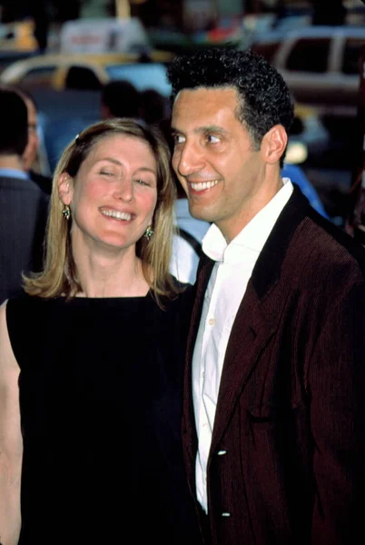 John Turturro Esposa Katherine Borowitz Estreno Deeds 2002 Por Contino —  Fotos de Stock