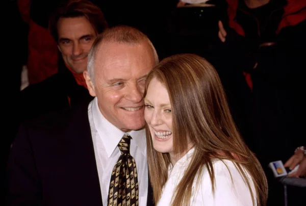 Anthony Hopkins Och Julianne Moore Premiären Hannibal Contino Stockbild