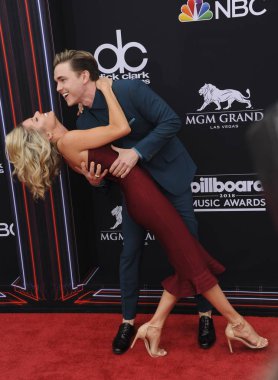 Katie Peterson, Jesse McCartney at arrivals for 2018 Billboard Music Awards, MGM Grand Garden Arena, Las Vegas, NV May 20, 2018. Photo By: Elizabeth Goodenough/Everett Collection