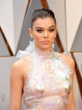 Hailee Steinfeld, 89th Academy Awards Oscar 2017-gelenler 1, Hollywood ve Highland Center 'da Dolby Theatre, Los Angeles, CA Şubat 26, 2017 için gelenler. Fotoğraf: Elizabeth Goodenough/Everett Collection