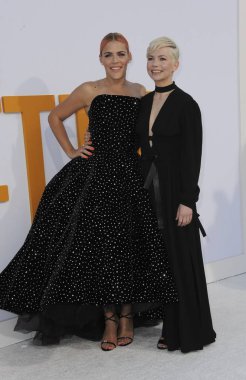 Meşgul Philipps, Michelle Williams I Feel Pretty Premiere için gelenler, Westwood Village Tiyatrosu, Los Angeles, Ca Nisan 17, 2018. Fotoğraf: Elizabeth Goodenough / Everett Koleksiyonu