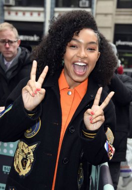 Yara Shahidi, Build Series seen onun yeni göstermek Grown-ISH dışarı ve hakkında Celebrity candids için tanıtmak-Tue,, New York, NY Şubat 6, 2018. Fotoğraf: Derek Storm/Everett Collection
