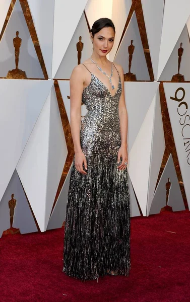 Gal Gadot Memakai Givenchy Pada Saat Kedatangan Untuk Academy Awards — Stok Foto