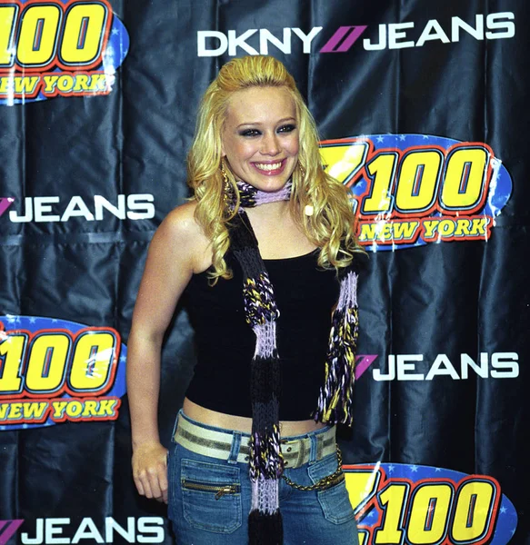 Hilary Duff Z100 Jingle Ball 2003 Por Janet Mayer — Foto de Stock